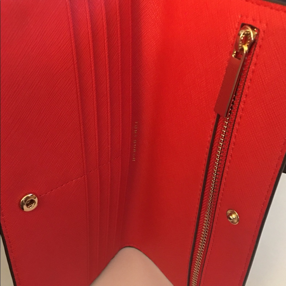 ⭐️NWT !! Tory Burch Slim Wallet/Wristlet !!⭐️ - Picture 6 of 6